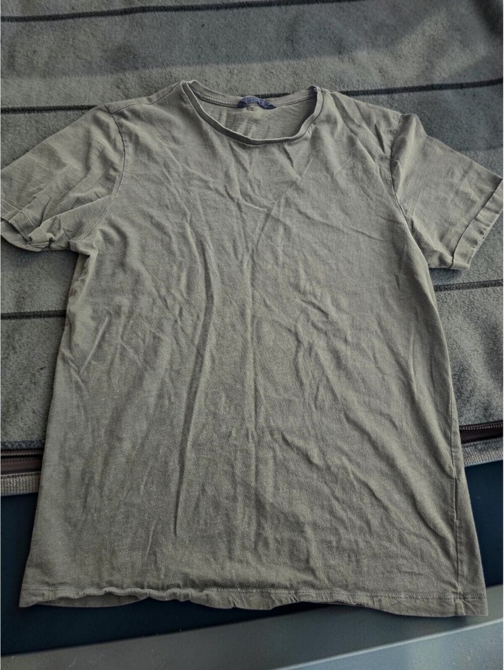 Low Casual Men's Medium Olive Green T-Shirt